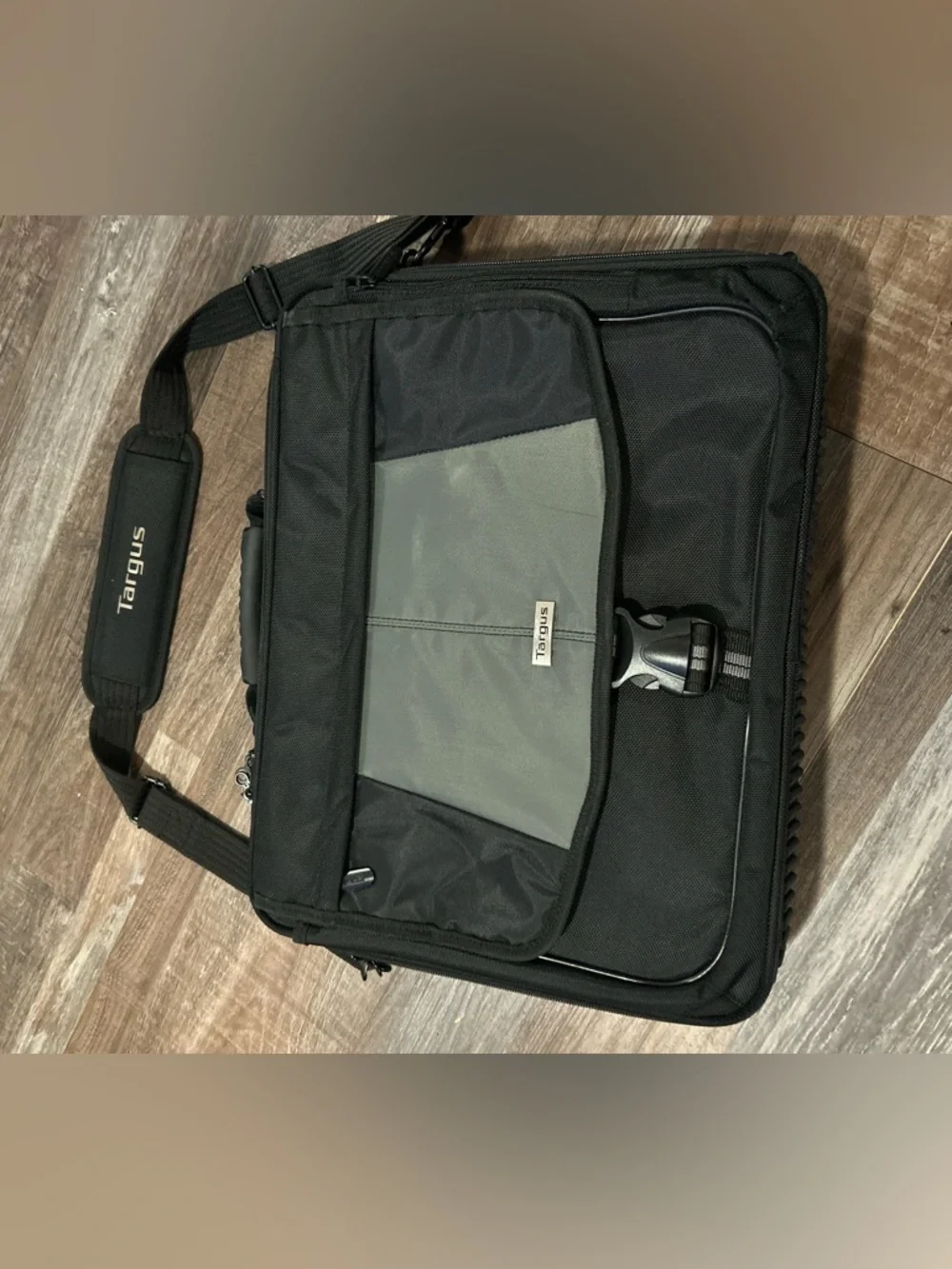Targus Laptop Bag - Circle Logo -dome Protection System AC 0063